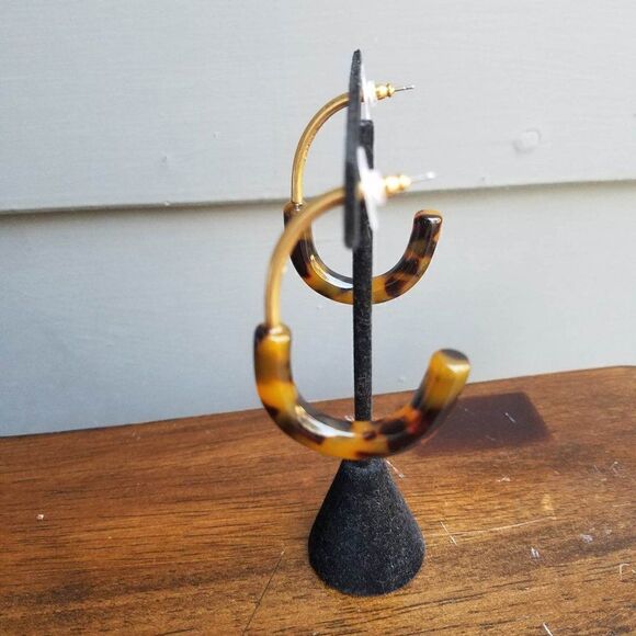 NWT J Crew Gold Tone Tortoise 1/2 Hoop Stud Earrings - Picture 5 of 7